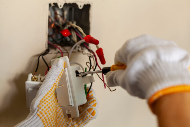 >Why You Should Hire a Home Electrician to Do Your Electrical Repairs?